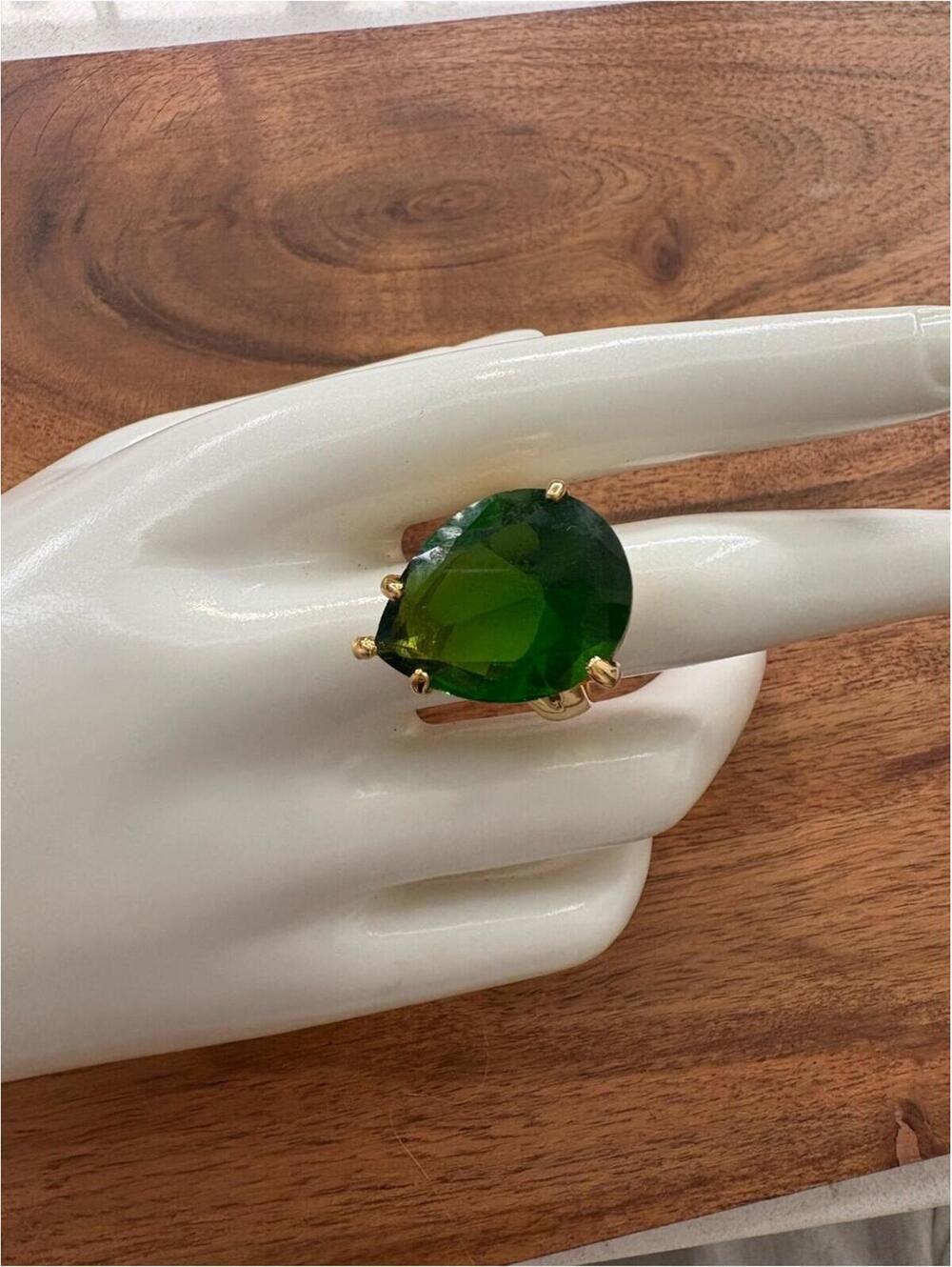 Gold Tone Ring with Large Emerald Green Stone - Women Fashion Jewelry Size 8